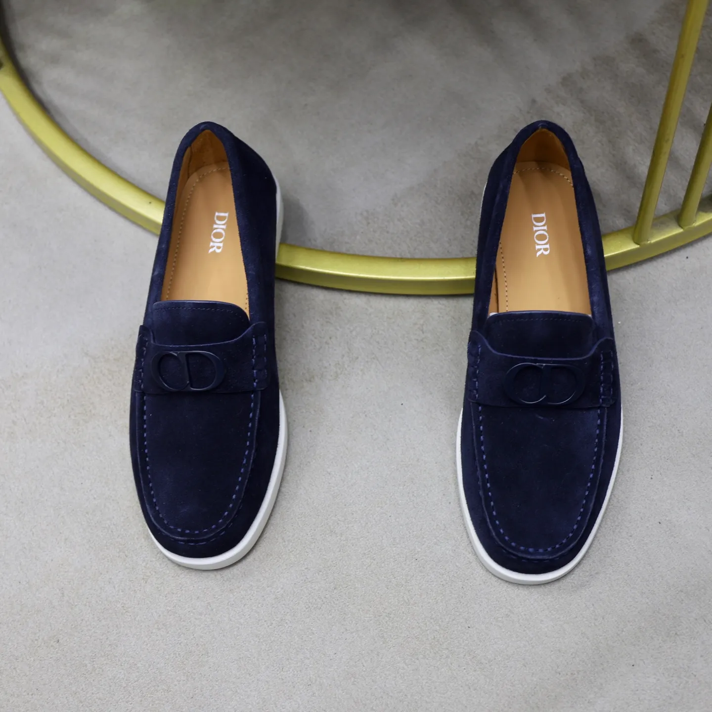 Ex-factory price: 540🙅‍♂️🙅‍♂️🙅‍♂️ Brand: Dior DIOR Standard code: Men's code 38/44 (45 can be customized) Grade: Same as the official website Material: Original cowhide stitching, cowhide lining, original TPU wear-resistant soft outsole Style categories: Leisure and sports version, footwear for driving, young fashion, European and American trends, British style Color: actual picture color